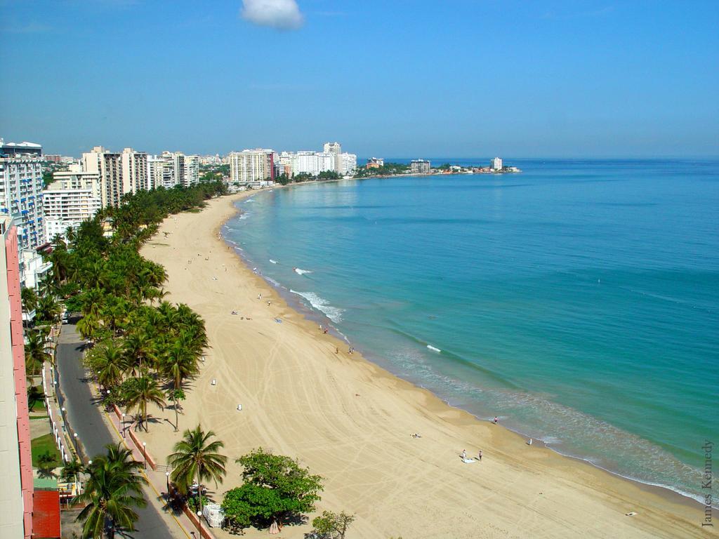 Beachfront Coral Beach Condo Сан Хуан Екстериор снимка