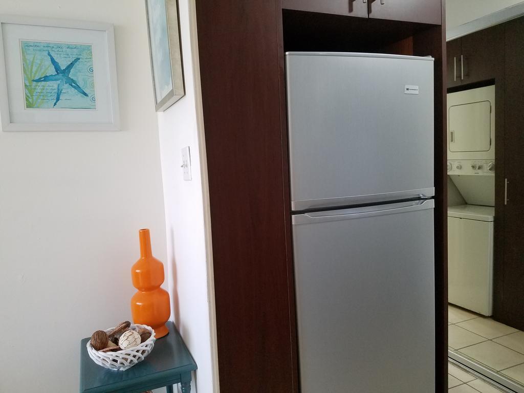 Beachfront Coral Beach Condo Сан Хуан Екстериор снимка