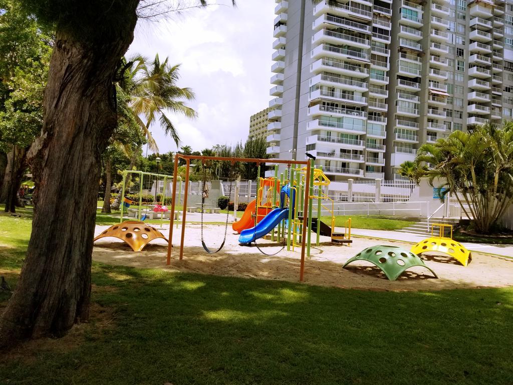 Beachfront Coral Beach Condo Сан Хуан Екстериор снимка