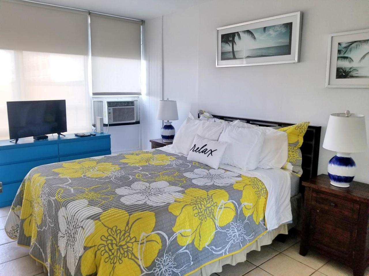 Beachfront Coral Beach Condo Сан Хуан Екстериор снимка