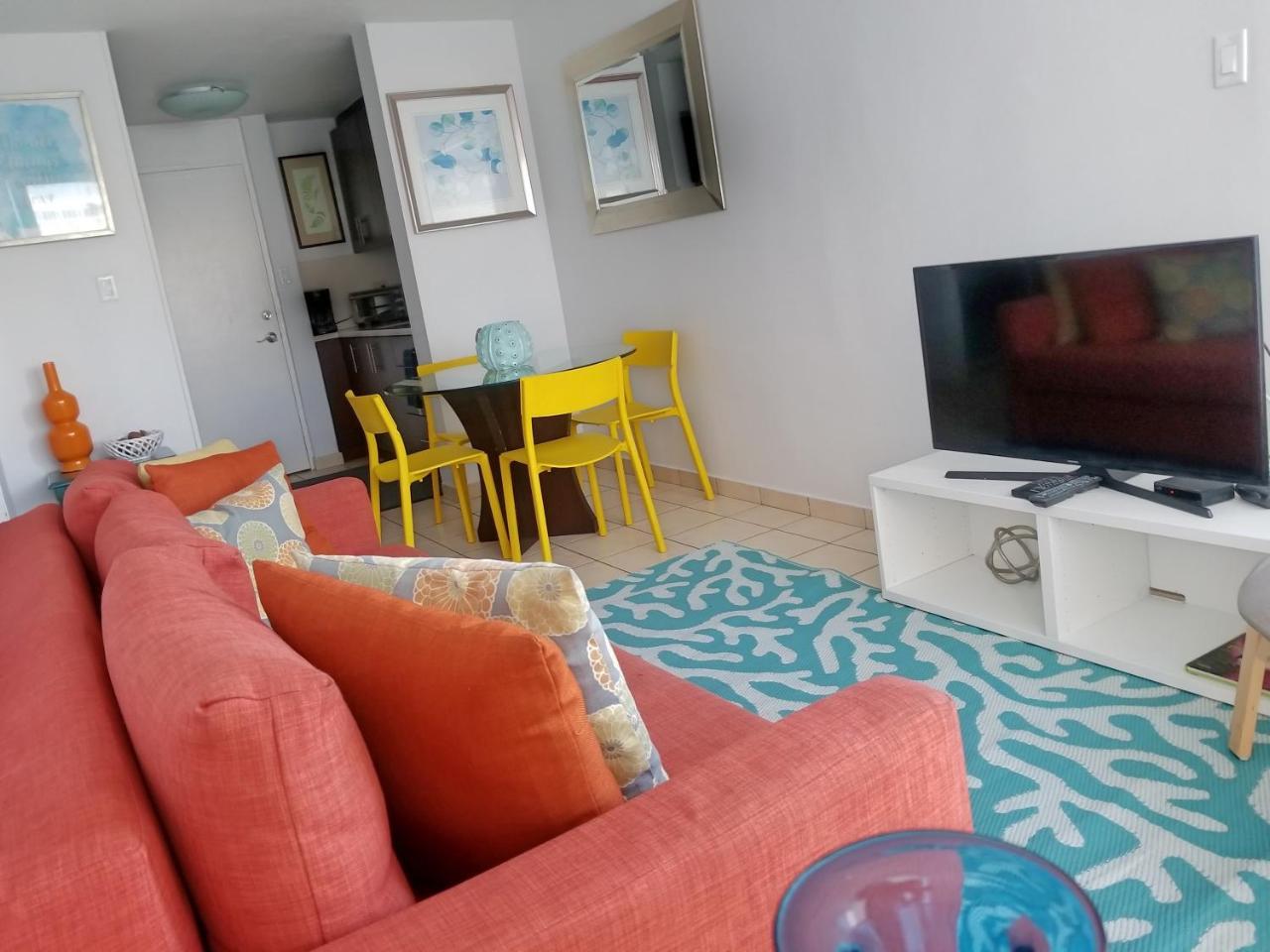 Beachfront Coral Beach Condo Сан Хуан Екстериор снимка